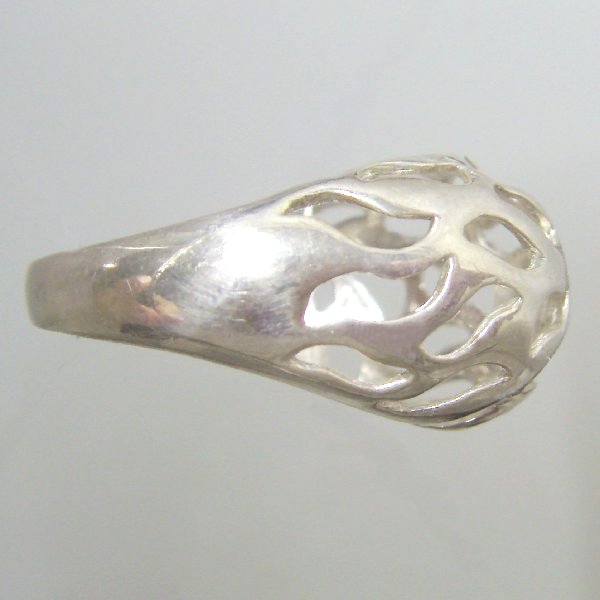 (r1332)Silver fretwork ring in wave shapes.